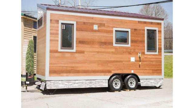 84 LUMBER MICRO HOUSES. Su proveedor es 84 Lumber y recientemente hizo su lanzamiento de su sitio web Tiny Living. La compañía ofrece dos modelos de micro casa, Roving y Degsy, que es un remolque equipado cuyo valor arranca en los $ 49,884. También puedes