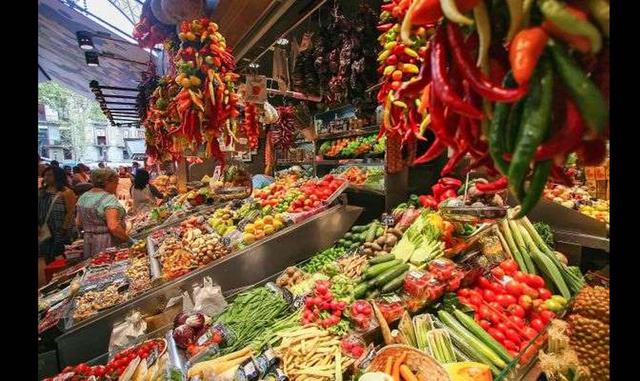 Fotos 11 | MERCADO DE LA BOQUERÍA – BARCELONA, ESPAÑA. Con unos orígenes que se remontan al siglo XIII cuando se trataba de un mercado porcino y uno de los centros de negocios en el que se reunían comerciantes de toda Cataluña, el Mercat de Sant Josep de 