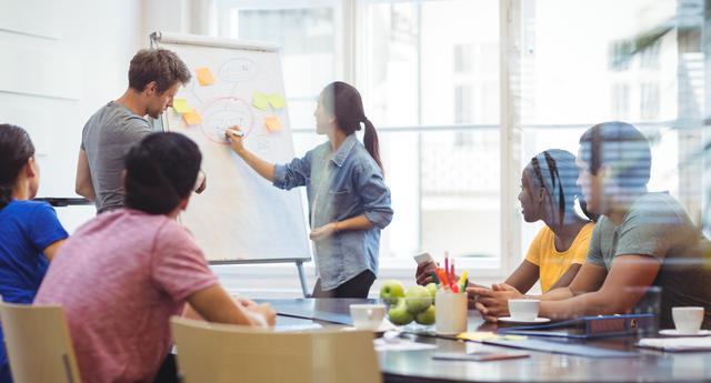 FOTO 6 | 6. Realizar un plan de acción de adopción a la medida (contemplando las horas de capacitación de personal para utilizar esta nueva herramienta). (Foto: Freepik)