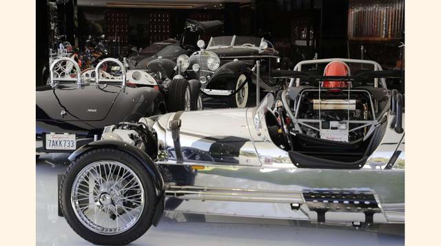 En el garaje, coches clásicos valorados en más de 30 millones de dólares.