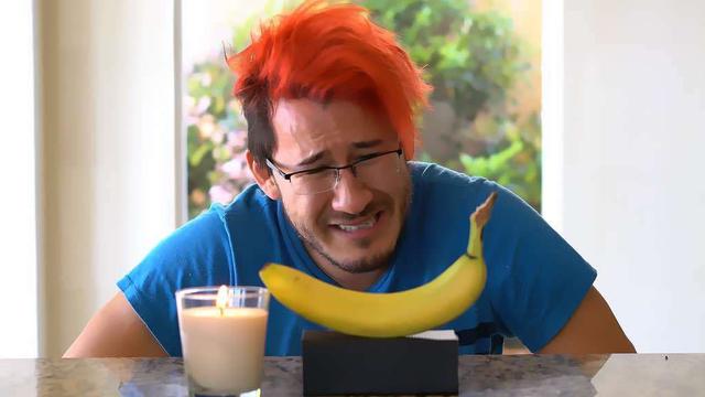 FOTO 4 | 7. Markiplier
Markiplier es un jugador que se caracteriza por sus comentarios exagerados en videojuegos de terror e independientes, aunque también hace vlogs regularmente para hablar directamente a la comunidad de jugadores y a sus suscriptores.
Pero Markiplier también utiliza la plataforma para recaudar fondos, por lo que regularmente organiza eventos a favor de diversas organizaciones benéficas. En un video de julio de 2016, afirmó que había recaudado más de $1 millón (847 mil euros) para la caridad.
Patrimonio: $5,5 millones (4,6 millones de euros)
Canal: Markiplier
Suscriptores: 19.621.858