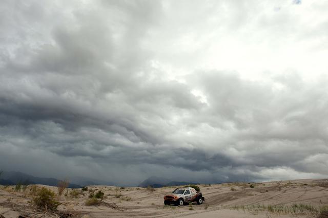 FOTO 13 | 522: los kilómetros de la especial cronometrada más larga, en autos, entre Fiambala y San Juan, en Argentina, el jueves 18 de enero, a dos días de la llegada en Córdoba. (Foto: AFP)