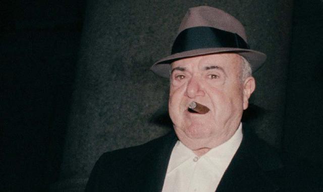 7. Anthony “Fat Tony” Salerno. Anthony “Fat Tony” Salerno es uno de los mafiosos más exitosos que jamás haya vivido. Amasó su fortuna al dirigir una red del crimen organizado que se extendía de norte a sur de Estados Unidos. En 1986, Salerno se convirtió 