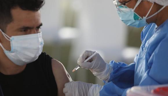 Vacunación contra la COVID-19 en el vacunatorio del Estadio Monumental se reanudará el domingo 30 de enero. (Foto: GEC)