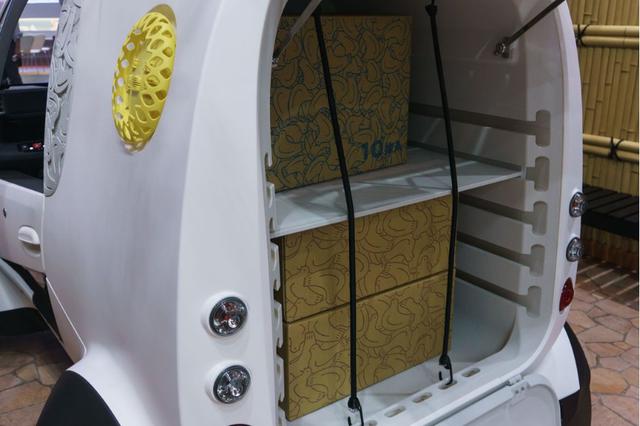 El coche fue diseñado para una empresa de galletas, Toshimaya, por ello la parte trasera tiene mucho espacio para almacenar cosas deliciosas. (Foto: Tim Stevens/Roadshow)