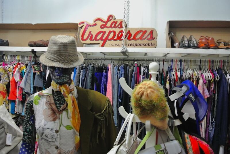 Las Traperas se fundó en el 2010. Tienen actualmente dos tiendas físicas, una en Barranco, donde todo comenzó. Su objetivo: ayudar a recircular la ropa.