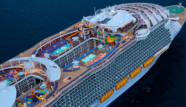 FOTO 2 | De 362 metros de eslora, este es el buque "más innovador" de la naviera.