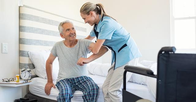 FOTO 6 | 6. Servicios para personas mayores (Cuidado de personas mayores a domicilio/ Centro recreativo para adultos de edad avanzada) (Foto: iStock)