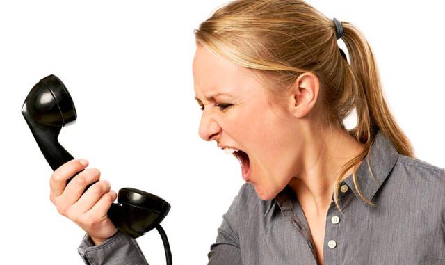 Quejarse. El problema no es la actitud que lo precede, quejarse también es un problema. Es un comportamiento de autorrefuerzo. Al hablar constantemente sobre lo mal que van las cosas o al pensarlo, se reafirman las convicciones negativas. Hablar de las co