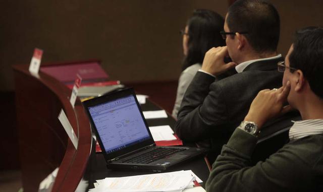 FOTO 10| Cuando tengas una sesión informativa, observa quienes serían tus potenciales compañeros, de qué universidades provienen, qué experiencia y logros tienen, donde están trabajando y cuáles son sus intereses profesionales.   Pregúntate si te sentiría