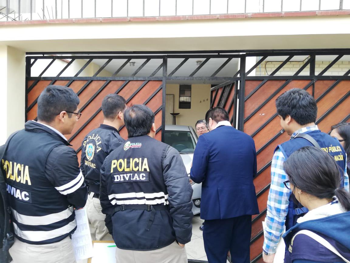 La policía ha procedido a allanar dos inmuebles en Miraflores y uno en Surco para ubicar a Fernando Tantalean. (Foto: El Comercio)