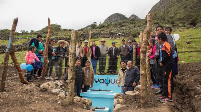 FOTO 3 | UMA VIDA S.A.C es una empresa social que comercializa agua embotellada bajo la marca “YAQUA”. La empresa destina el 100% de sus ganancias de esta actividad a desarrollar proyectos que brinden acceso a agua potable a comunidades de bajo recursos e