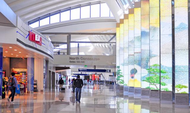 FOTO 10 | 2. Aeropuerto Internacional de Los Ángeles, Los Ángeles, California.