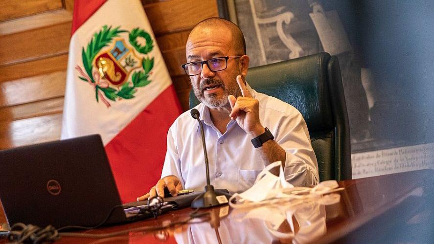 El ministro Víctor Zamora aseguró que las pruebas moleculares de coronavirus se pueden procesar, hasta ahora, en unos 16 laboratorios a nivel nacional. (Foto: Difusión)