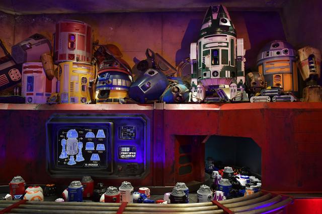 Los visitantes podrán construir sus propios androides (Fotos: AFP)