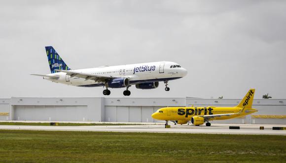 JetBlue and Spirit airplanes at Fort Lauderdale-Hollywood International Airport in Florida. Photographer: Eva Marie Uzcategui/Bloomberg
