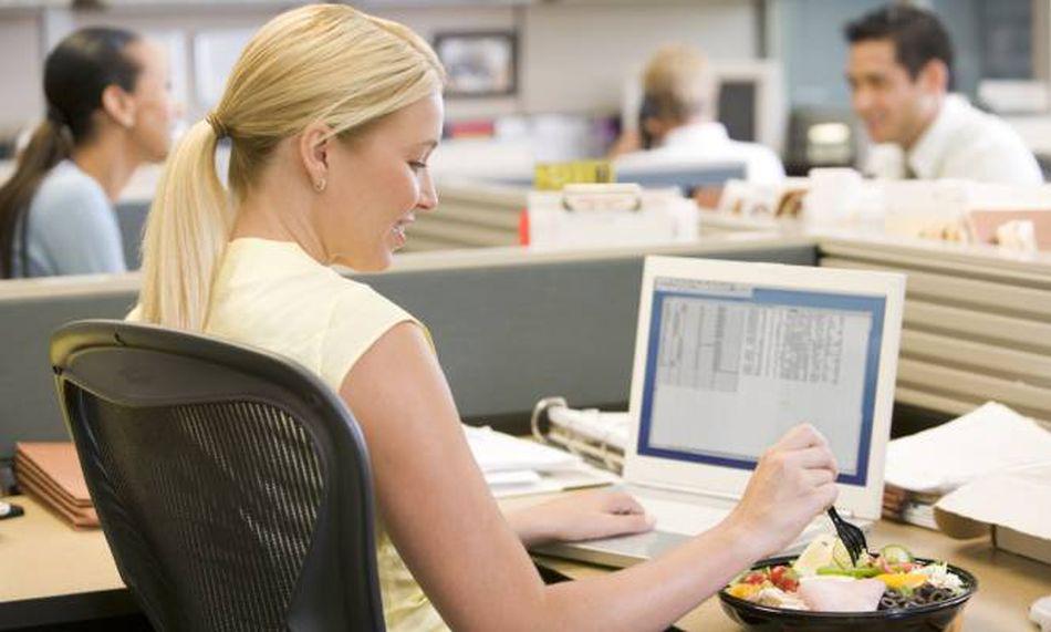 La ausencia de un descanso para consumir alimentos puede provocar fatiga y un decremento de productividad. (Foto: MorgueFile