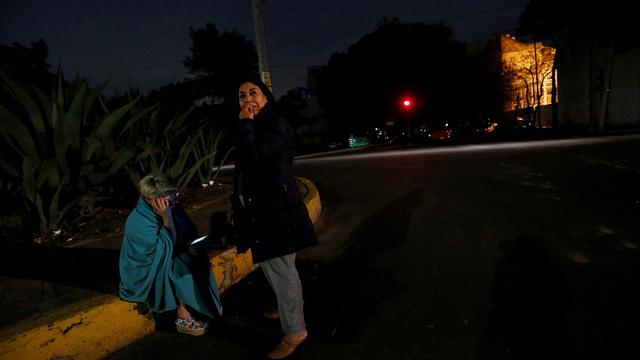 Foto 24 | Si siente olor a gas o escucha un sonido de silbido o soplido, abra una ventana y salga.