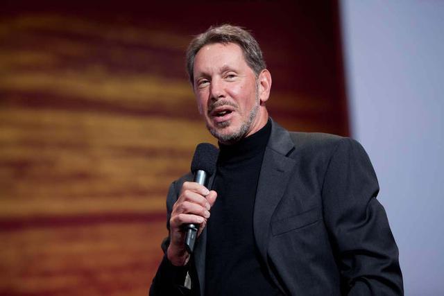 FOTO 8 | 3. Larry Ellison – US$ 56,3 mil millones (€45,4 MM). Larry Ellison viene de la pobreza. Cuando su madre adoptiva murió abandonó la Universidad de Illinois, donde estudiaba. Luego se alistó en la Universidad de Chicago pero luego de un semestre también la dejó. Fundó el software Oracle, y se convirtió en uno de los hombres más ricos del mundo.