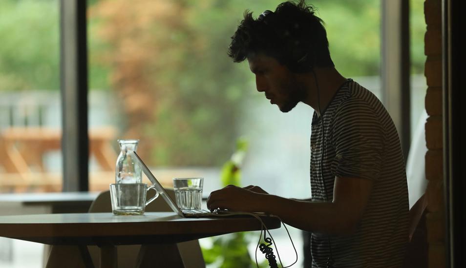 FOTO 1 | Se puede elegir el lugar desde el que trabajar: tu casa, una cafetería, la biblioteca… Da igual dónde, lo importante es que sea un sitio en el que trabajes bien y con comodidad.