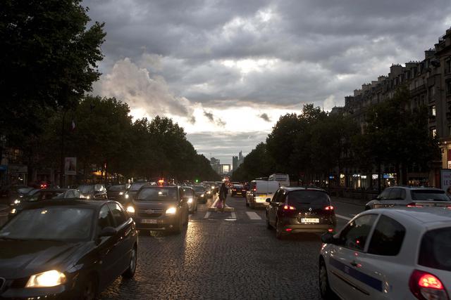 FOTO 2 | El transporte en auto de París no toma más de 30 minutos en un radio de 2 km. En contraparte, en un radio de 8 km, el viaje puede durar, aproximadamente, 45 minutos. (Foto: Bloomberg)