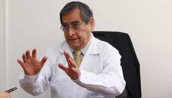 Óscar Ugarte indicó  que ningún centro debería atender sin presencia de médicos, pero lo hacen. (USI)