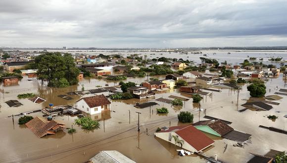 Vista aérea de calles inundadas en el barrio Sarandí en Porto Alegre, estado de Rio Grande do Sul, Brasil, el 5 de mayo de 2024. (Foto de Carlos Fabal/AFP).