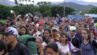 Unos 5,400 venezolanos entran en un día a Perú antes de que les exijan visa