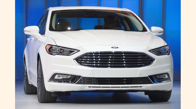 El híbrido Fusion de Ford fue presentado durante la conferencia de prensa de Ford en el North American International Auto Show en Detroit, Michigan, el 11 de enero del 2016. (Foto: AFP)