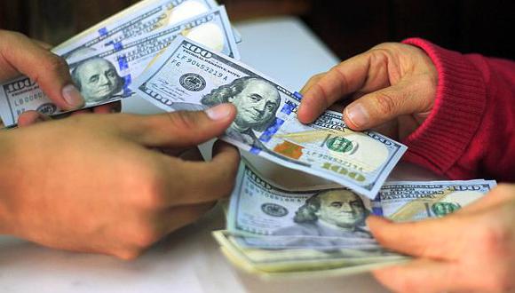 El dólar se cotiza a&nbsp;S/3.35 en los principales bancos de la ciudad en horas de la mañana. (Foto: El Comercio)