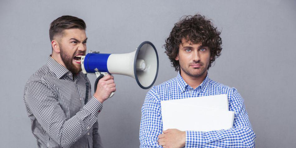 Estos errores pueden ponerte a prueba no solo como compañeros de trabajo, sino como persona digna en quien confiar. (Foto: Shutterstock)