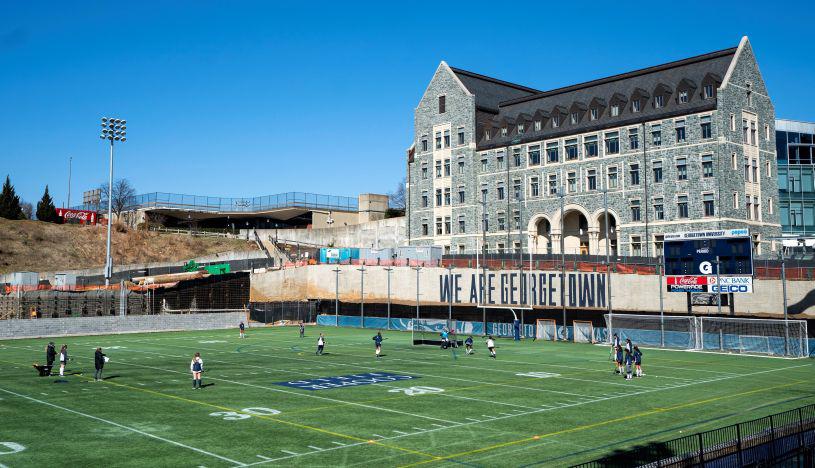 La educación en línea socavará los modelos de negocios de las universidades. (Foto: EFE)