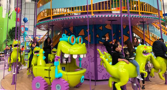 FOTO 4 | Hace dos décadas, cuando se empezaba a concebir un gigantesco complejo de tiendas y diversiones en unos pantanos de las afueras de Nueva York, no existía el iPhone, Amazon solo vendía libros por la internet y la gente iba a los malls cuando quería comprar algo. (Foto: CHRIS PEDOTA/NORTHJERSEY.COM)