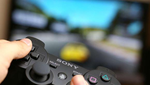 FOTO 27 | PlayStation, una de las consolas más populares del mundo de las últimas décadas, la Playstation, fue obra de Ken Kutaragi, antiguo presidente del grupo Sony Computer Entertainment. La primera versión de la consola se empezó a desarrollar en 1990.