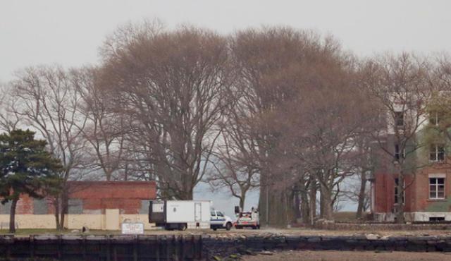 Imagen muestra una zona de la isla Hart de Nueva York en Estados Unidos. En este lugar se realizan entierros cada semana. (REUTERS / Lucas Jackson).
