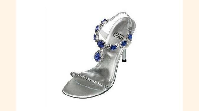 El nombre de este par de zapatos viene por que cuenta con 185 quilates de piedras preciosas tanzanita azul.“Tanzanite Heels” de Stuart Weitzman, están adornados con diamantes de 28 quilates su precio es de $2 millones.(Foto: Megaricos)