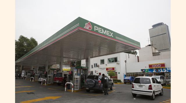 Petróleos Mexicanos (3.6 millones de BEP)  Emilio Lozoya Austin, CEO de Pemex  2014: 3,6 millones de bep  2004: 4,1 millones de bep. (Foto: Bloomberg)