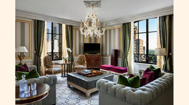 La Suite Presidencial en el emblemático hotel St. Regis en Nueva York cuesta US$ 35,000 la noche. Tiene comedor, sala, biblioteca y tres habitaciones y una vista hacia el Central Park. (Foto: Luxuo)