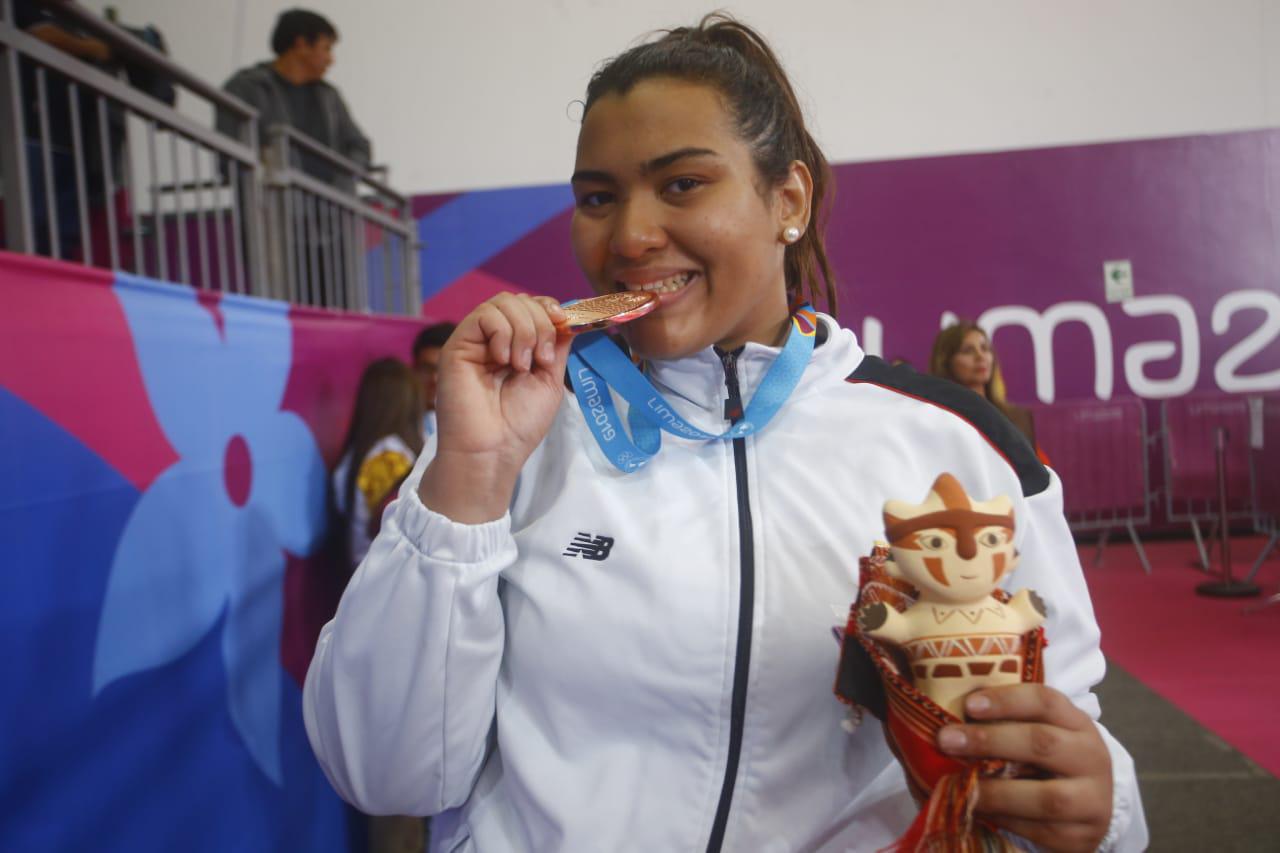Entre los atletas se encontraba, la venezolana Yuliana Bolívar, de 29 años, que consiguió para Perú una presea de bronce en la categoría 78 kg. de la disciplina de judo.