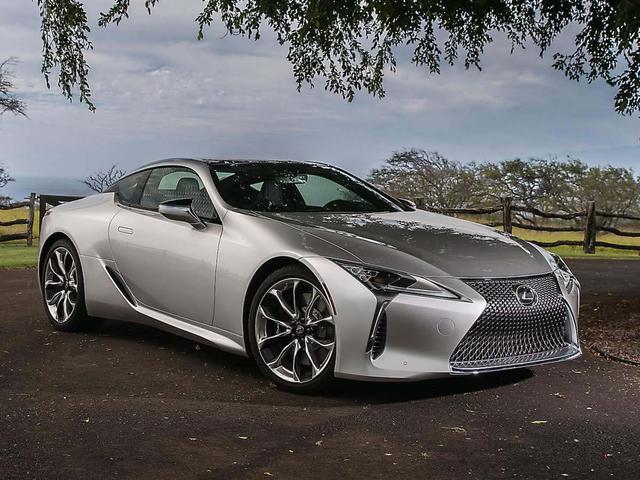 4. FOTO 7 | 4 Lexus LC 500: En los últimos años, Lexus y su parrilla de husillo han polarizado a la comunidad automotriz. El nuevo cupé LC 500 de la marca de lujo, sin embargo, es una historia completamente diferente. No cabe duda de que todos podemos estar de acuerdo en que es simplemente hermoso.