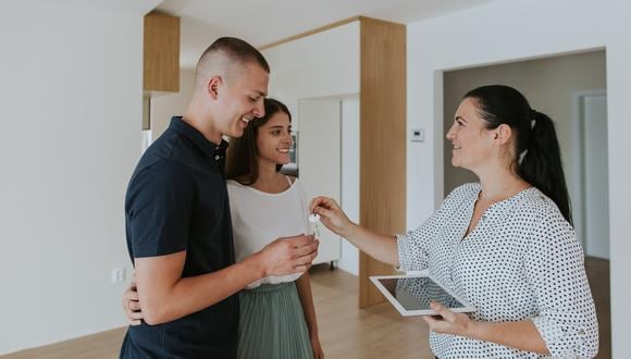 El agente inmobiliario se encarga de asesorar y apoyar al propietario en la venta o alquiler de su vivienda. Foto: referencia