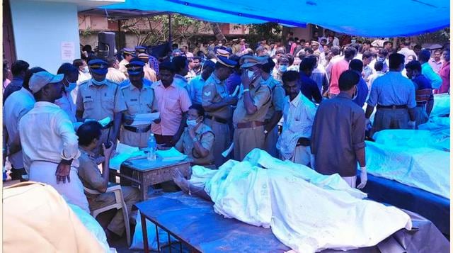 En India, en la madrugada del 10 de abril del 2016, la explosión de un depósito de fuegos artificiales desencadenó un enorme incendio cerca de un templo hindú de la ciudad costera de Paravur (suroeste): 111 muertos y varios centenares de heridos.  (Foto: 