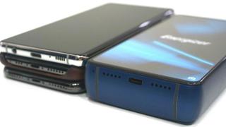 El celular “ladrillo” que cuenta con una batería que dura hasta 50 días