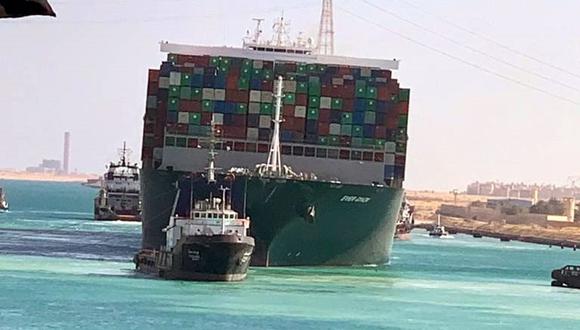 El buque Ever Given fue desencallado y se reanudó el tráfico por el Canal de Suez. (Foto: EFE).