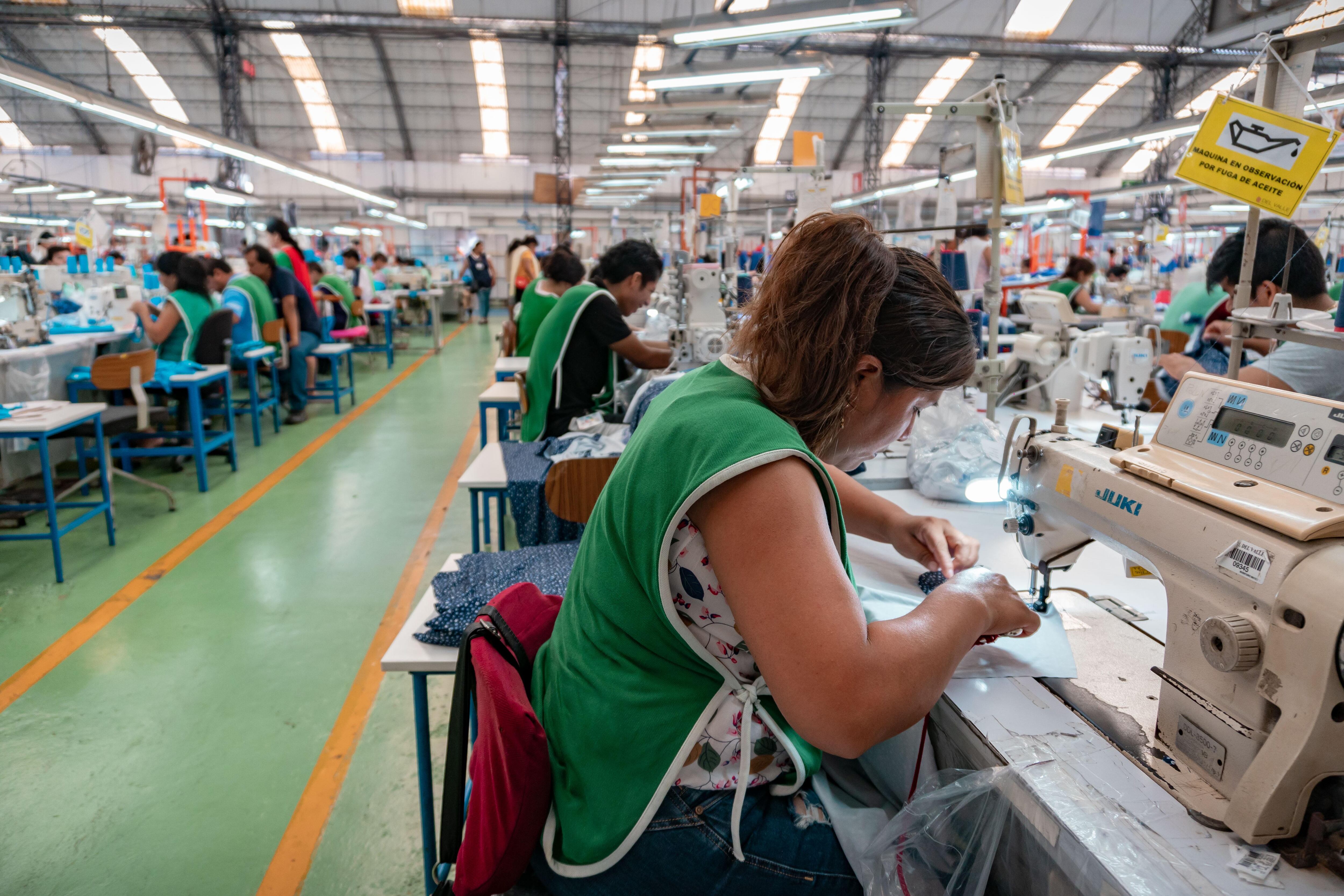 Produce identificó a 196 empresas textiles habilitadas para fabricar mascarillas e indumentaria médica. (Foto: Referencial/ Textil del Valle).