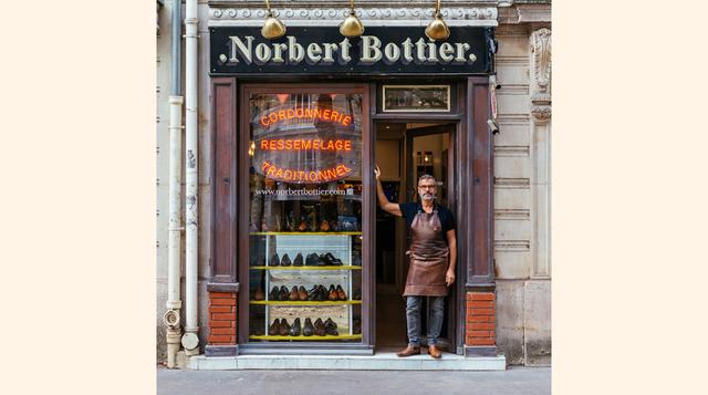 Norbert Bottier. Norbert Zapatero abrió en 1981 su propia tienda y en 1991 empezó a vender zapatos de lujo. Algunos años después, se puso a hacer sus propios diseños y hoy sus zapatos son muy apreciados por su calidad. (Foto: Pixartprinting)