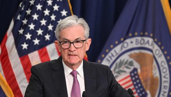 Powell reiteró que la Fed continúa deliberando sobre la idea de una moneda digital y que no prevé una decisión sobre el tema por algún tiempo. (Photo by MANDEL NGAN / AFP)