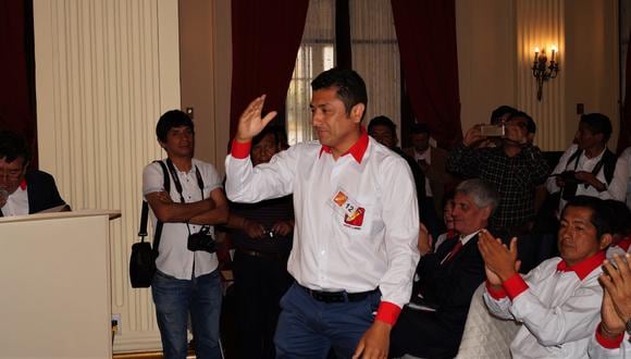Bermejo indicó como “miembro de la comisión política de Perú Libre” que dicho documento “no seguirá adelante” porque el plan de su agrupación “combate la corrupción” que Miguel del Castillo “representa”.