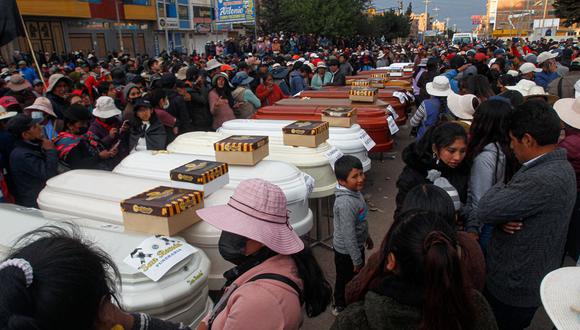 Diecisiete personas fallecieron el lunes 9 de enero en la ciudad de Juliaca, en Puno, tras enfrentamientos con la policía en el marco del paro nacional contra el gobierno de Dina Boluarte. Foto: Juan Carlos CISNEROS / AFP