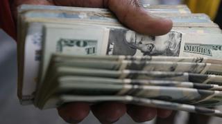 Precio del dólar baja: sepa en cuánto cerró el tipo de cambio este viernes